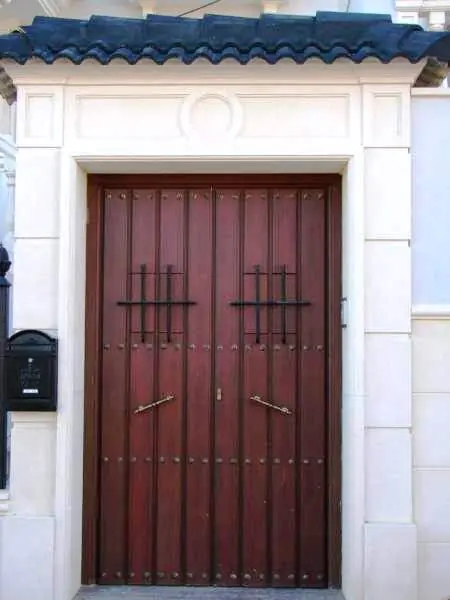 Puerta de paso de madera