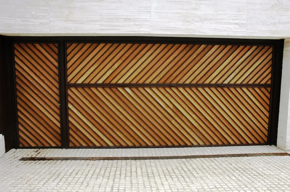Puerta de madera de Carpintería Moyano